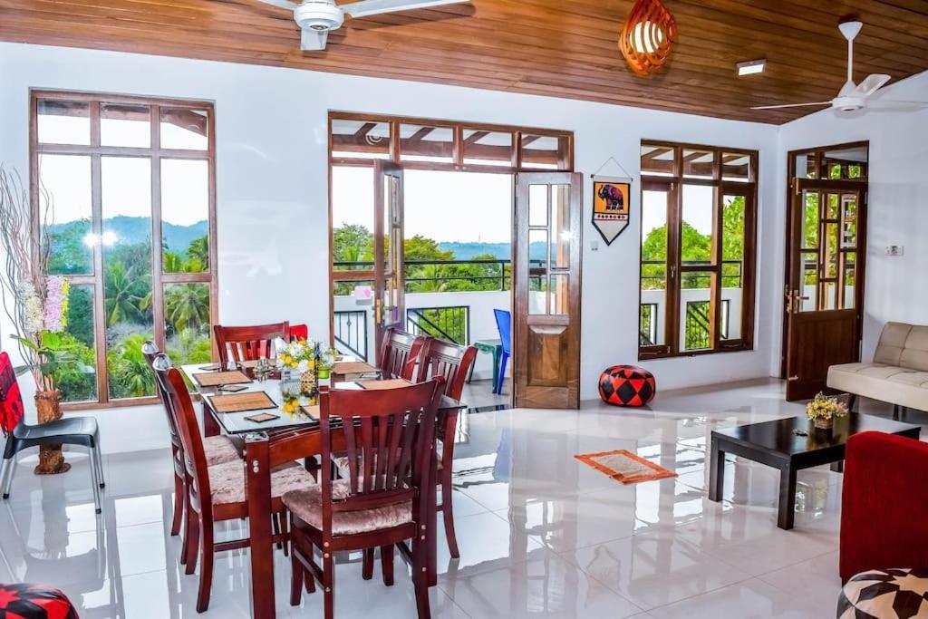 Saru Holiday Apartment - Upto 6 Guests 캔디 외부 사진