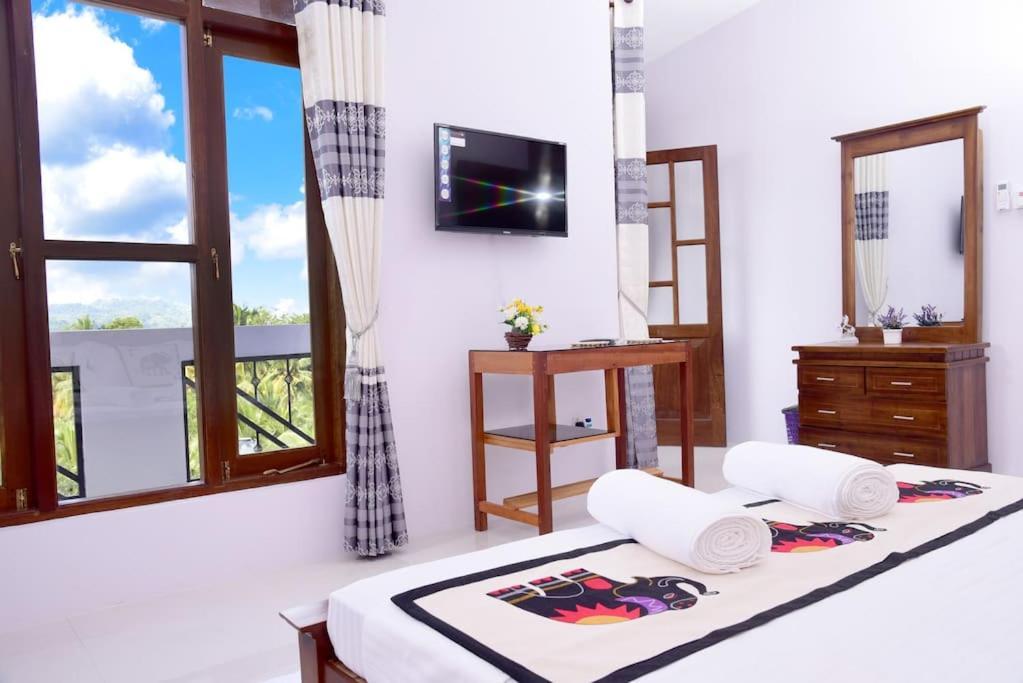 Saru Holiday Apartment - Upto 6 Guests 캔디 외부 사진